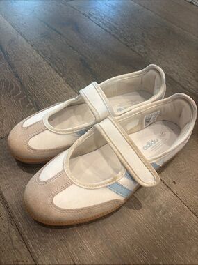 adidas Kids White, Beige & Light Blue Samba Jane Sneakers lightly worn